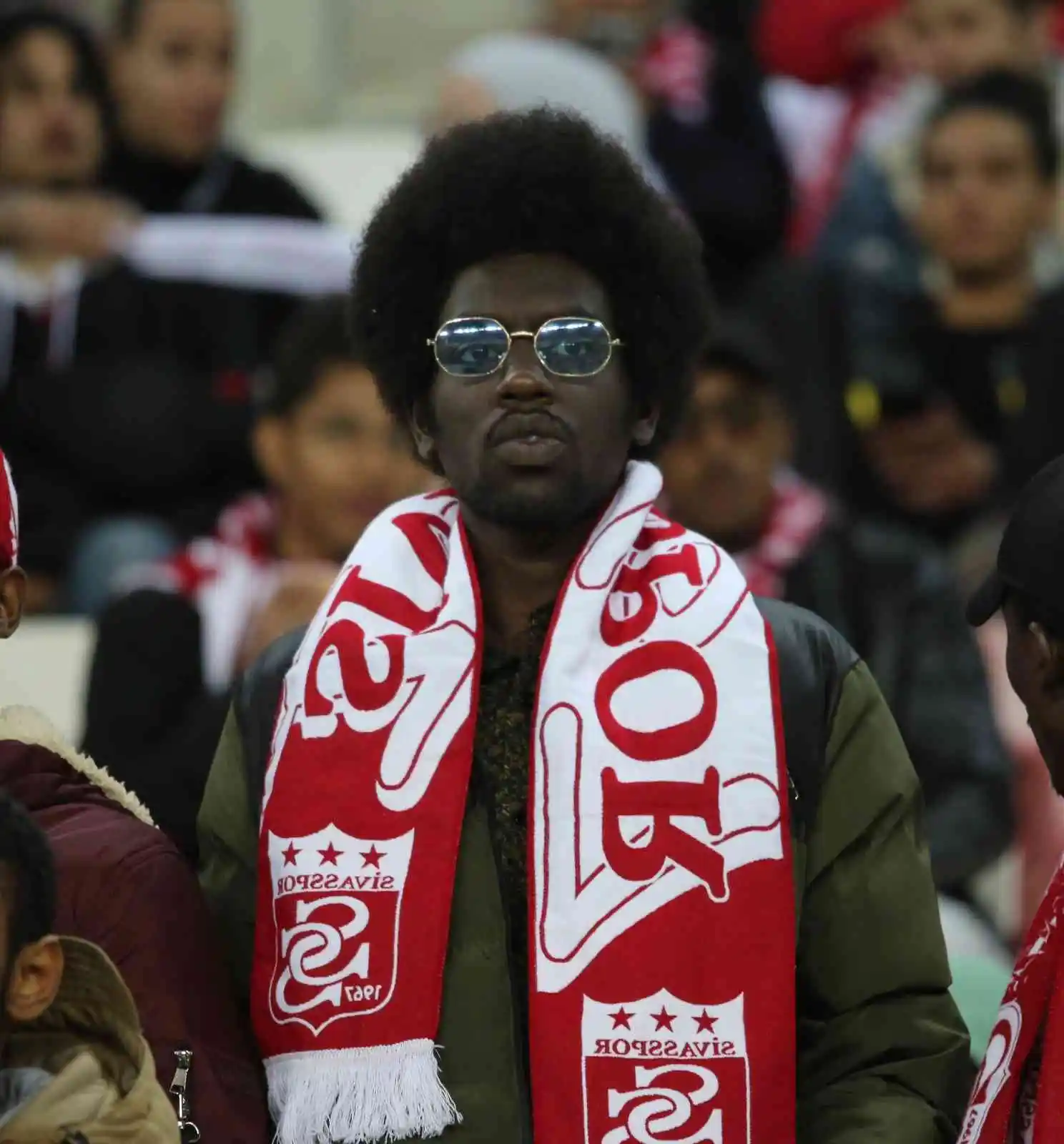 Yabancı öğrenciler tribünleri renklendirdi