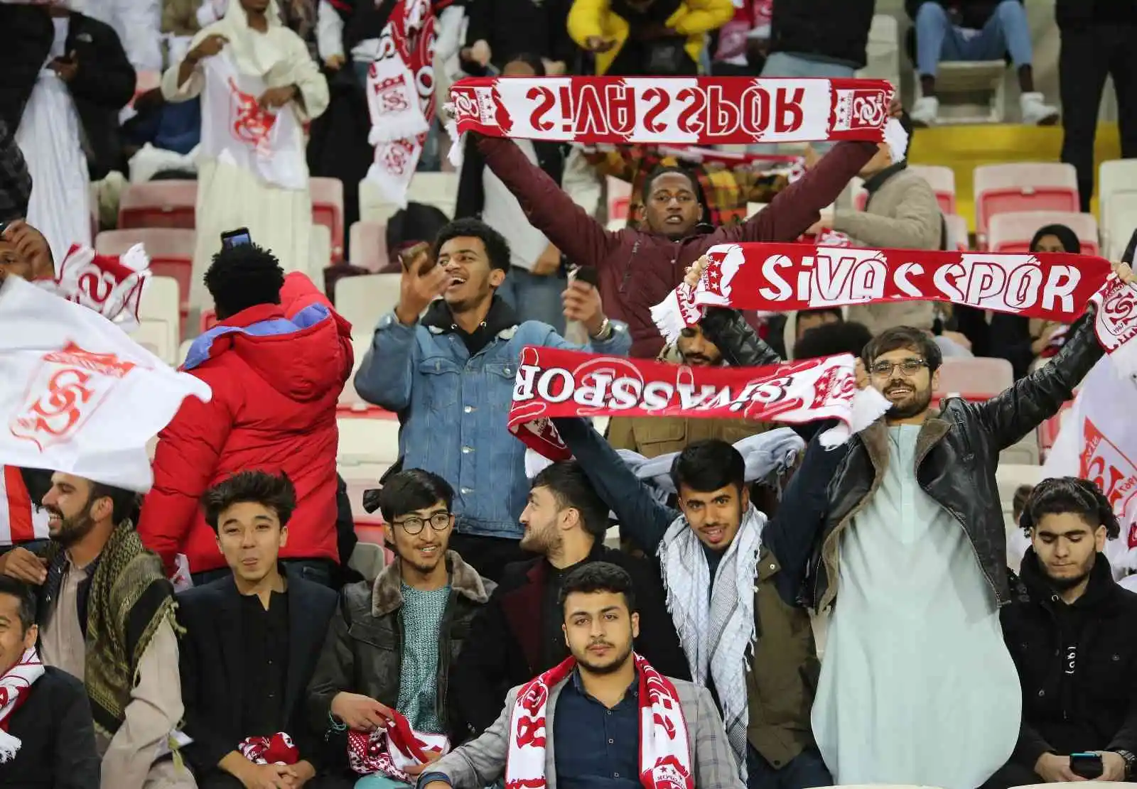 Yabancı öğrenciler tribünleri renklendirdi