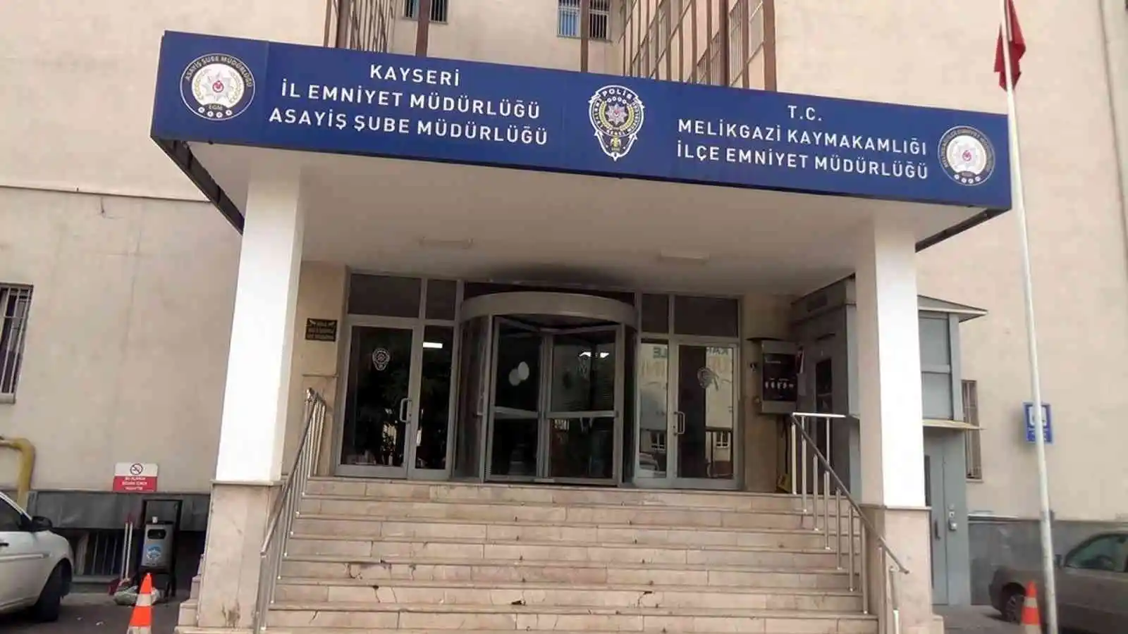 Yakalama emri bulunan 3 kişi yakalandı
