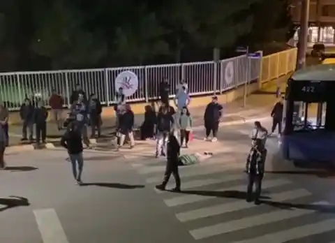 Yaya geçidinde dehşet: "Oğlum babana araba çarptı"