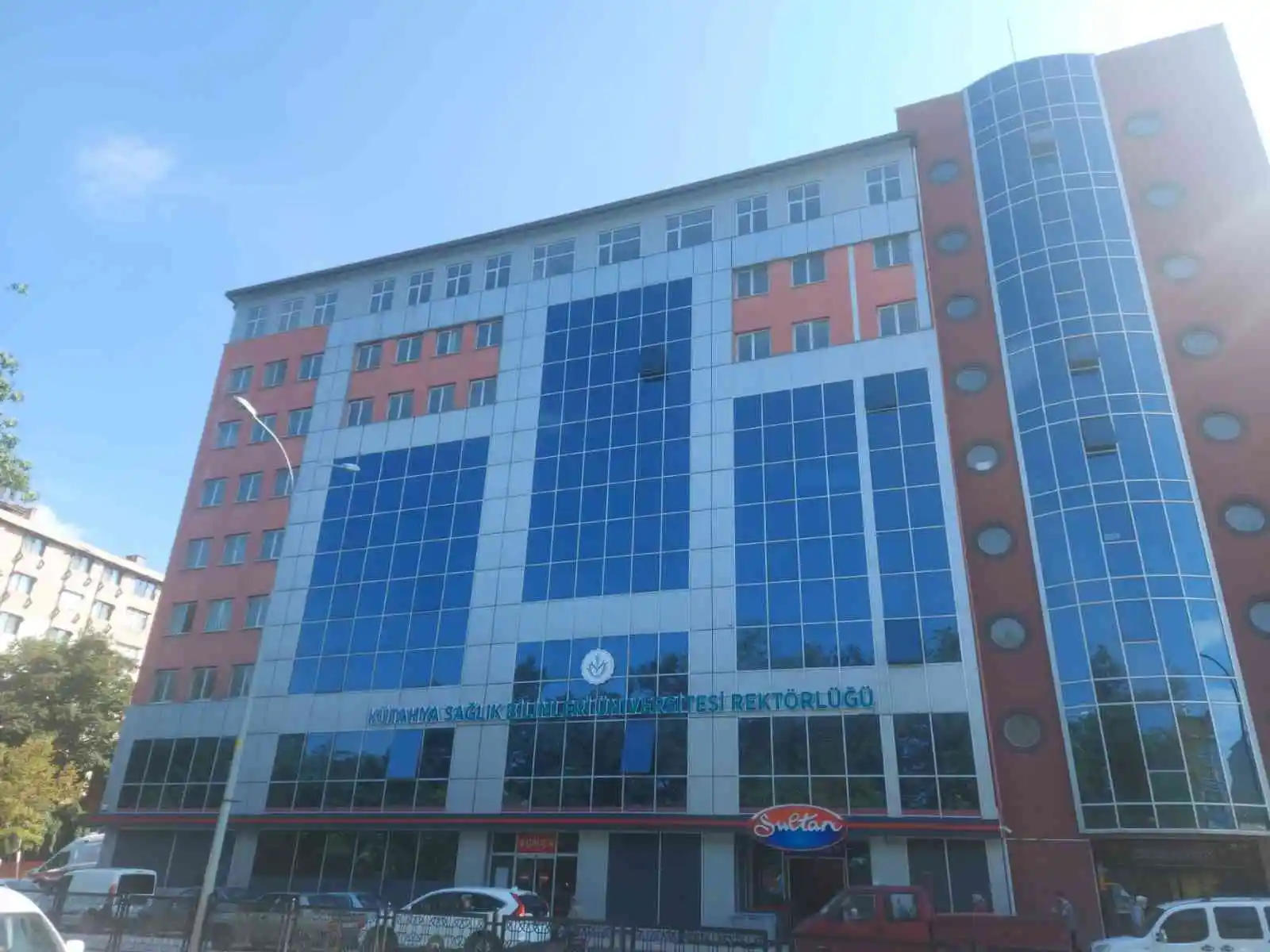 Yeni rektörlük binası ve Engelsiz Yaşam Merkezi Bakan Kasapoğlu tarafından hizmete açıldı