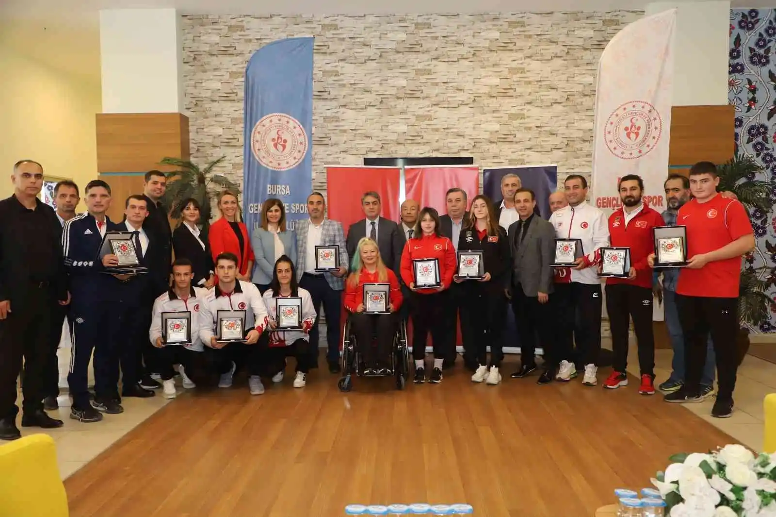 Yıldırım Belediyesi'ne yılın en iyi spor kulübü ödülü