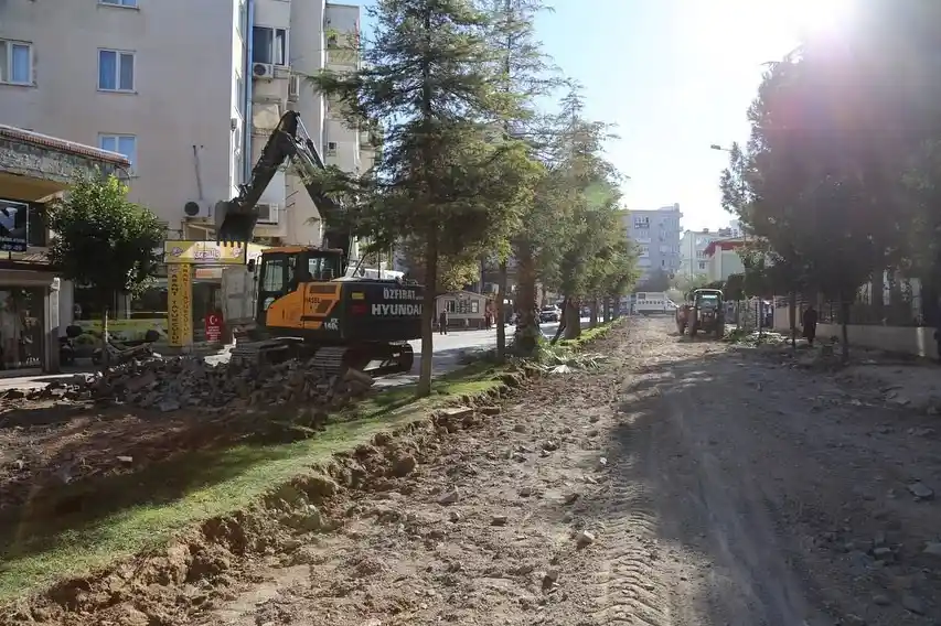 Yılmaz Akpınar Bulvarı yenileniyor