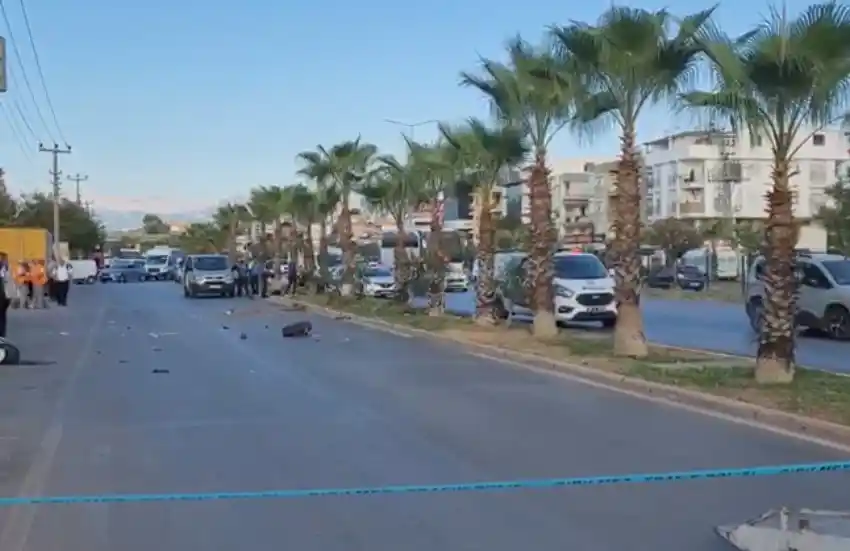 Yol kenarında duran motosiklet sürücüsünün acı sonu
