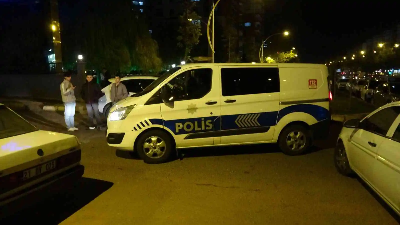 Yolda yürürken maganda kurşunuyla yaralandı