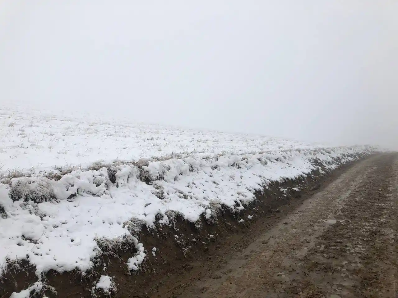 Yüksek kesimlere kar yağdı, hava sıcaklığı sıfırın altına düştü