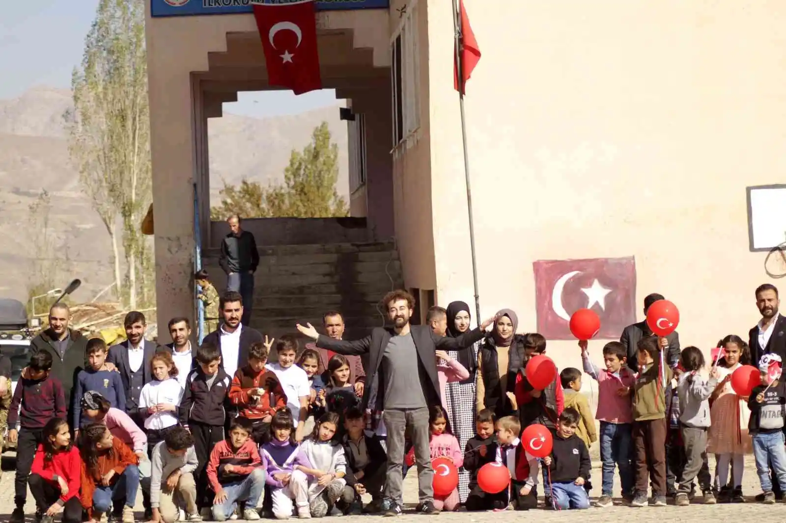 Yüksekova’da ‘29 Ekim Cumhuriyet Bayramı’ Santur’la kutlandı
