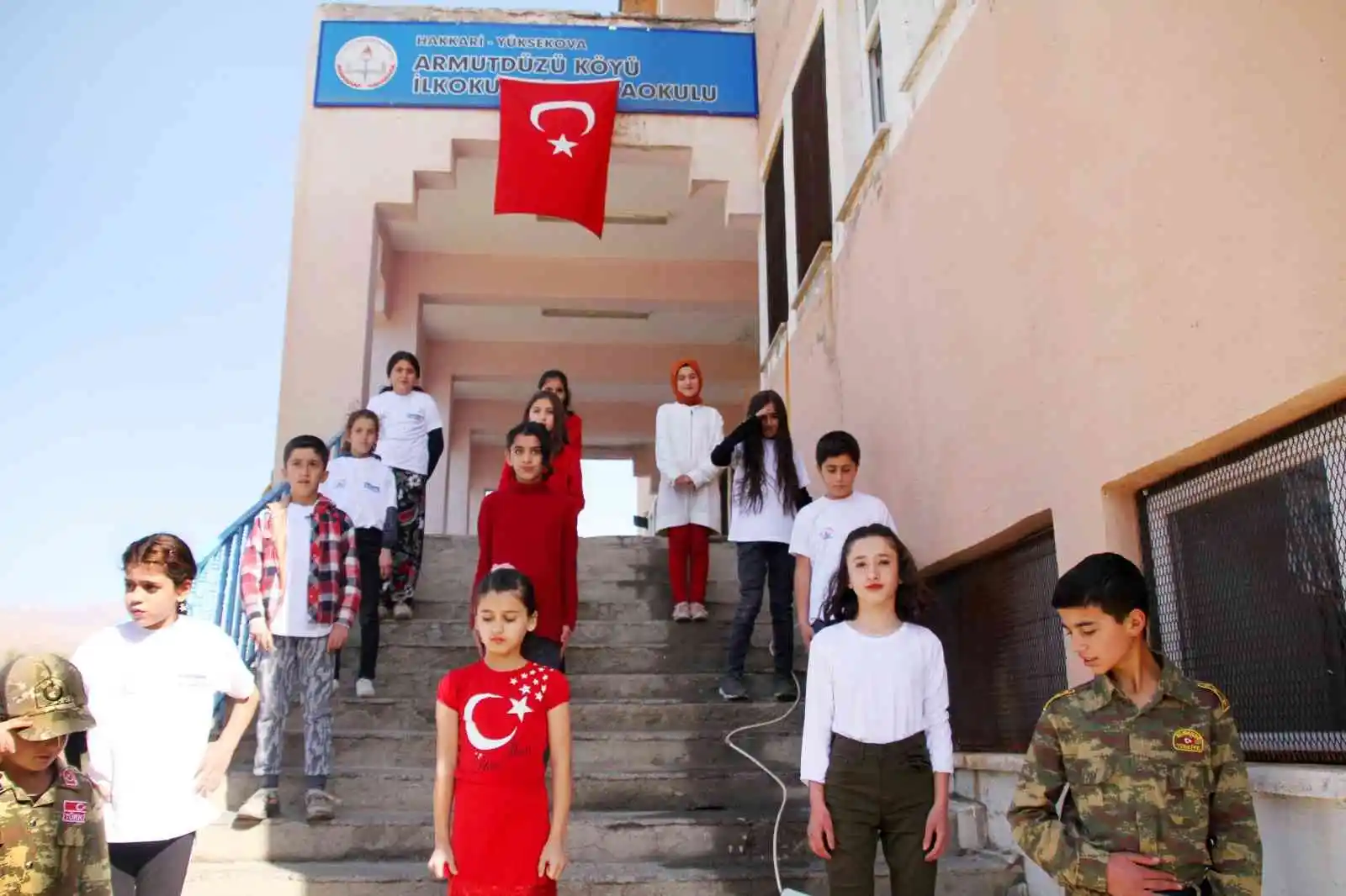 Yüksekova’da ‘29 Ekim Cumhuriyet Bayramı’ Santur’la kutlandı
