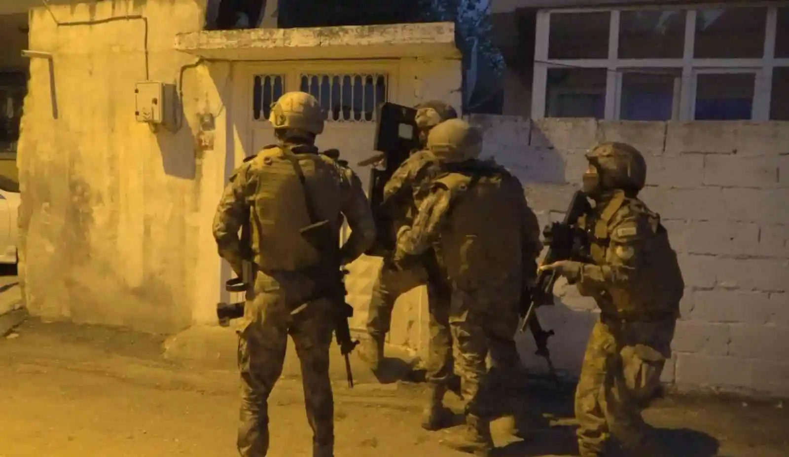 Zehir tacirlerine şafak operasyonu: 7 gözaltı