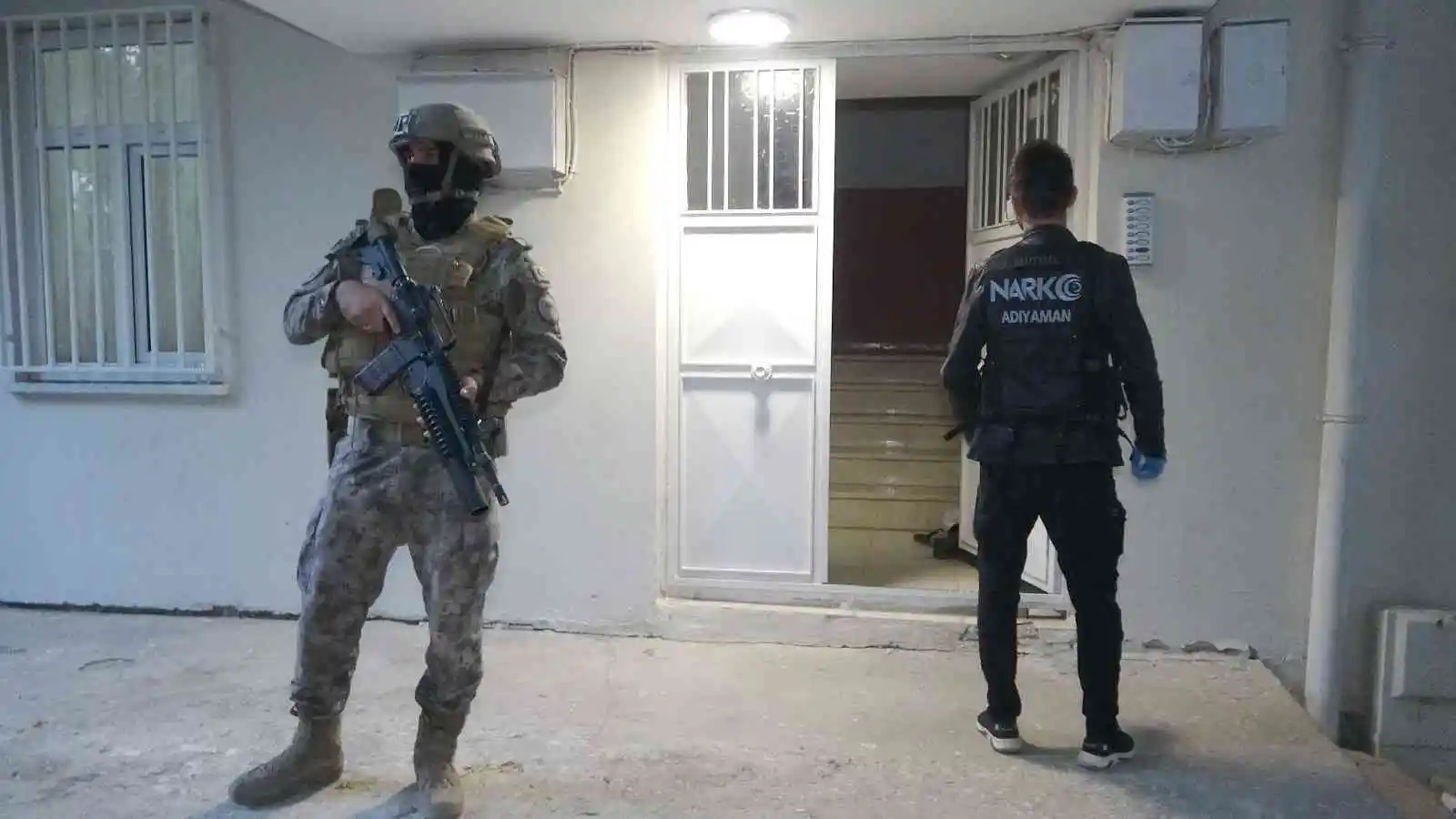Zehir tacirlerine şafak operasyonu: 7 gözaltı