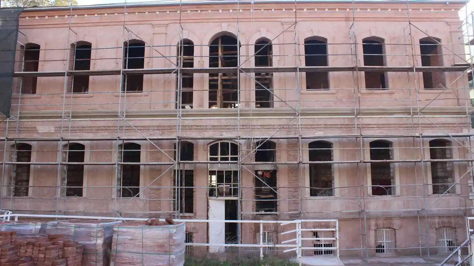 2. Abdülhamid Han'ın talimatlarıyla yapılan tarihi okul restore ediliyor
