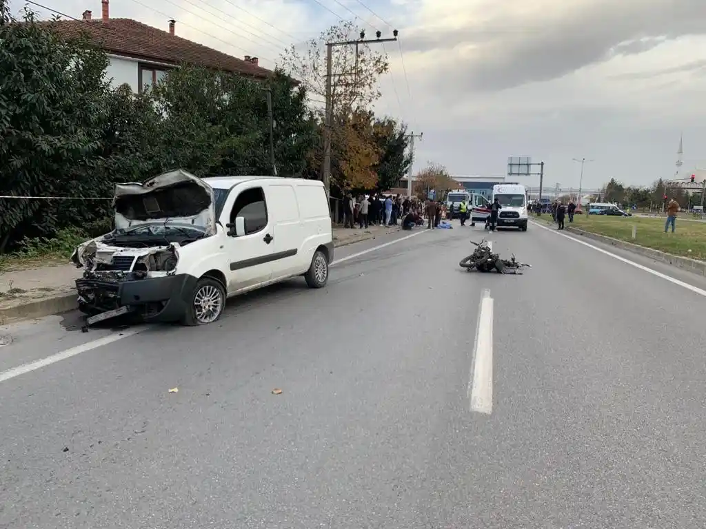 3 araç birbirine girdi: 1 ölü, 4 yaralı