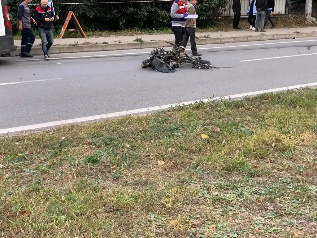 3 araç birbirine girdi: 1 ölü, 4 yaralı
