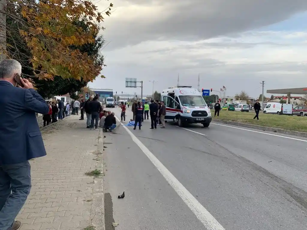 3 araç birbirine girdi: 1 ölü, 4 yaralı