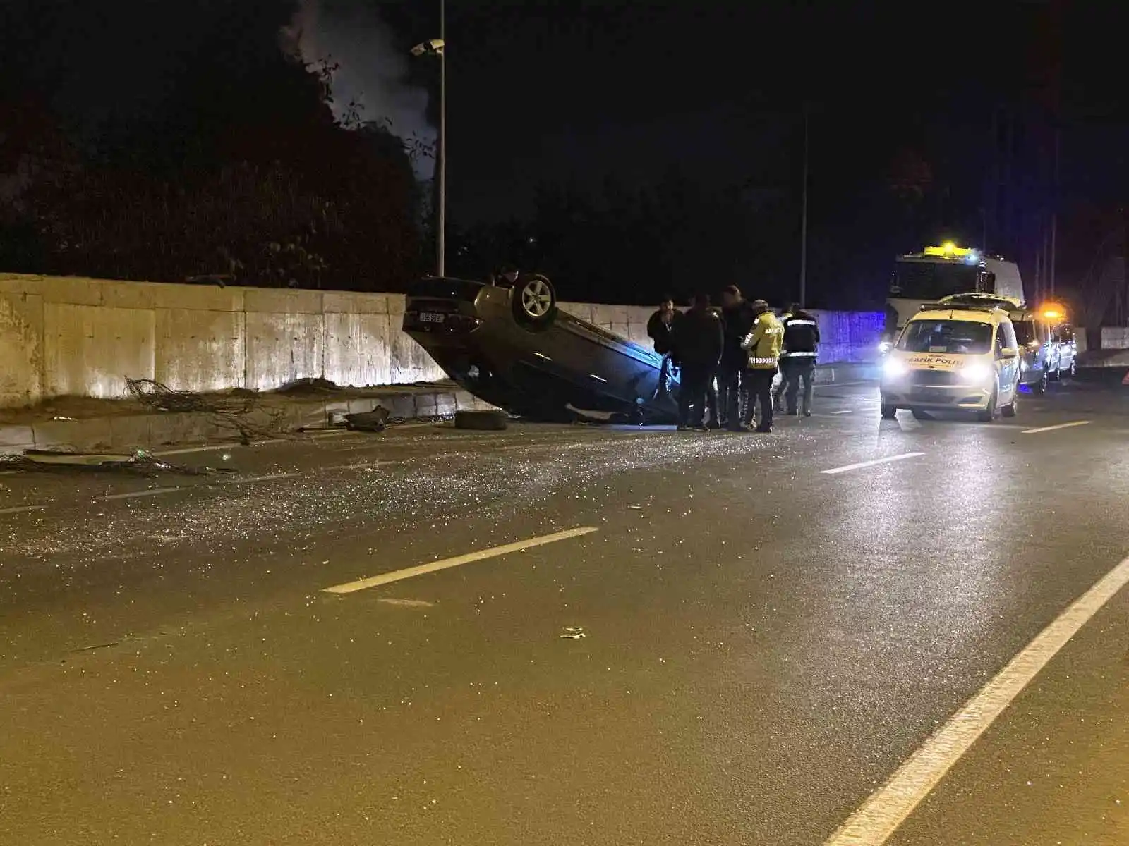 50 metre taklalar atarak sürüklenen araçta burnu bile kanamadı