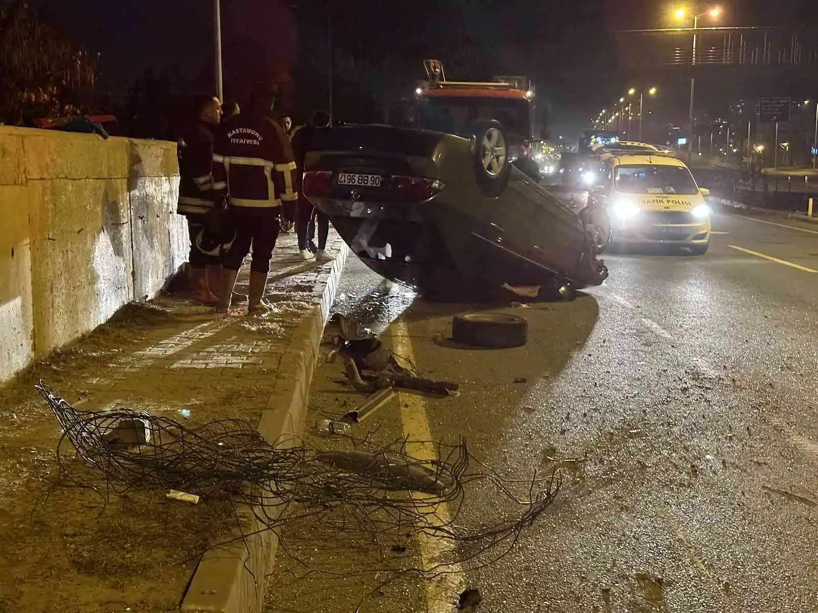 50 metre taklalar atarak sürüklenen araçta burnu bile kanamadı