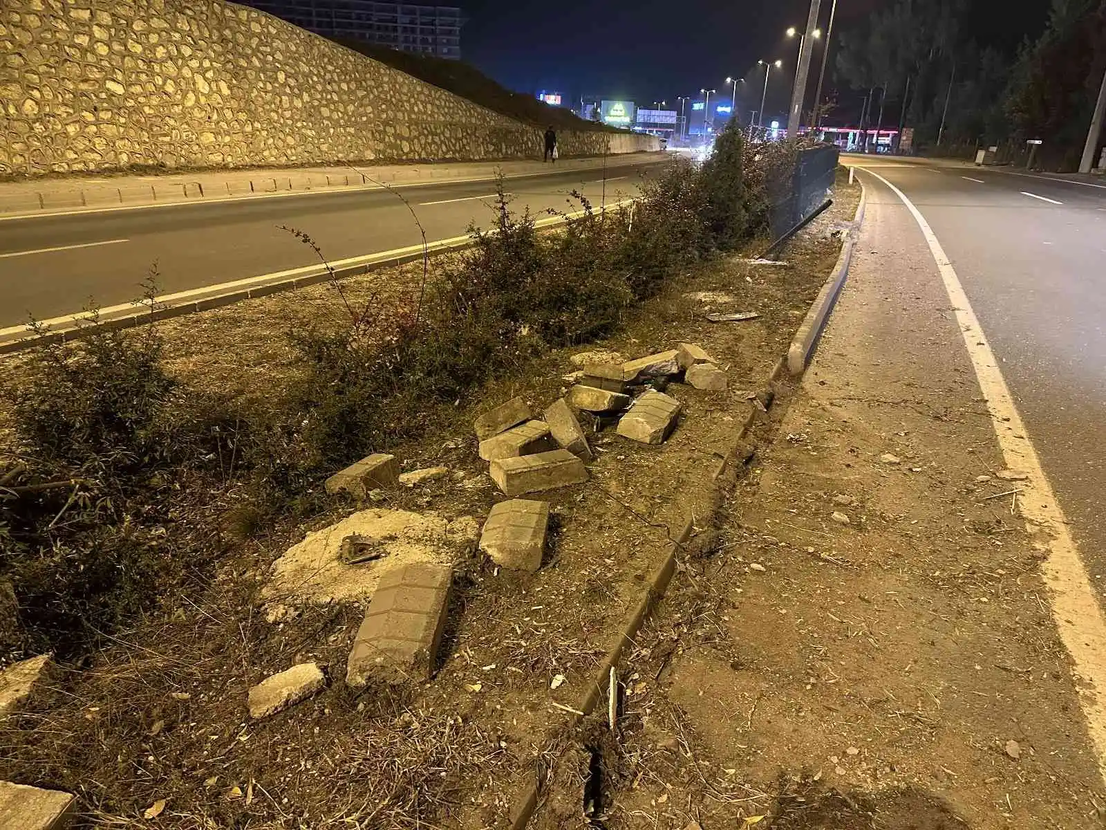 50 metre taklalar atarak sürüklenen araçta burnu bile kanamadı
