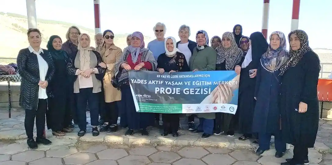 65 Yaş üstü vatandaşlar geziyor