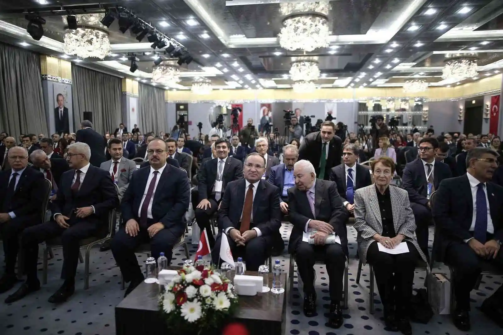 Adalet Bakanı Bozdağ: "Türkiye'de kadınlar kıyafetlerine göre ayrı ayrı muameleye tabi tutulmasınlar istiyoruz"