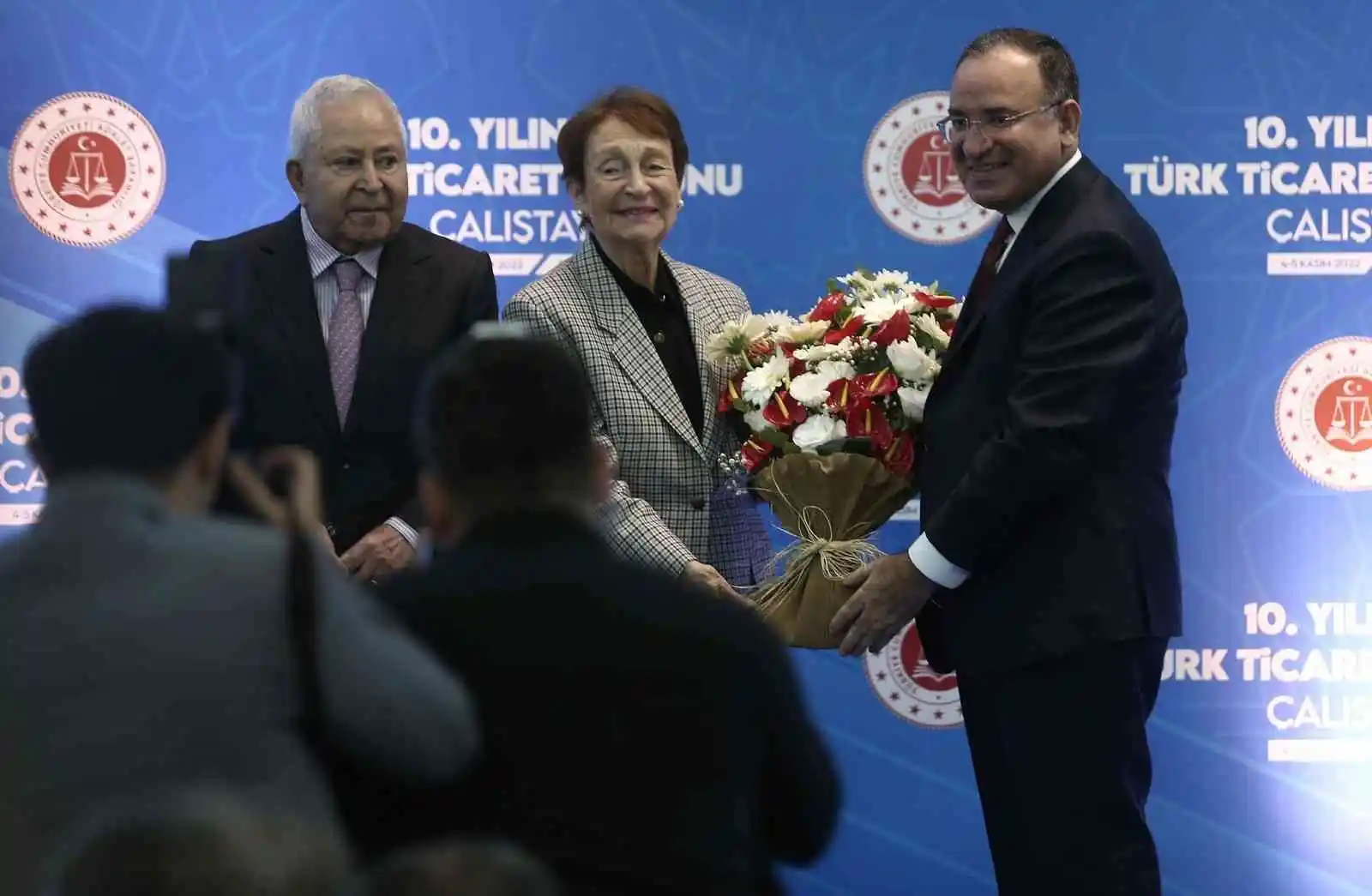 Adalet Bakanı Bozdağ: “Türkiye’de kadınlar kıyafetlerine göre ayrı ayrı muameleye tabi tutulmasınlar istiyoruz”