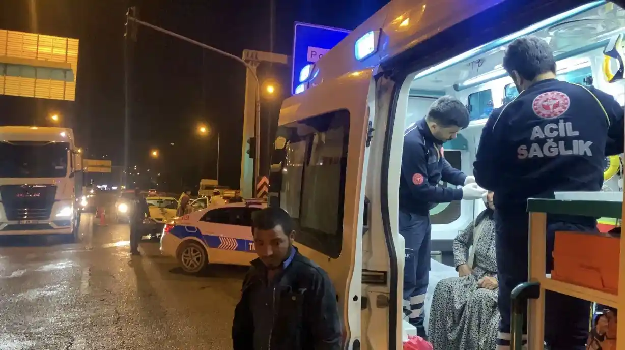 Adana’da ehliyetsiz sürücü dehşet saçtı: 3’ü çocuk 5 yaralı