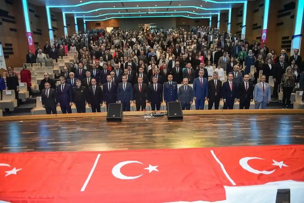Adana’da Öğretmenler Günü kutlandı
