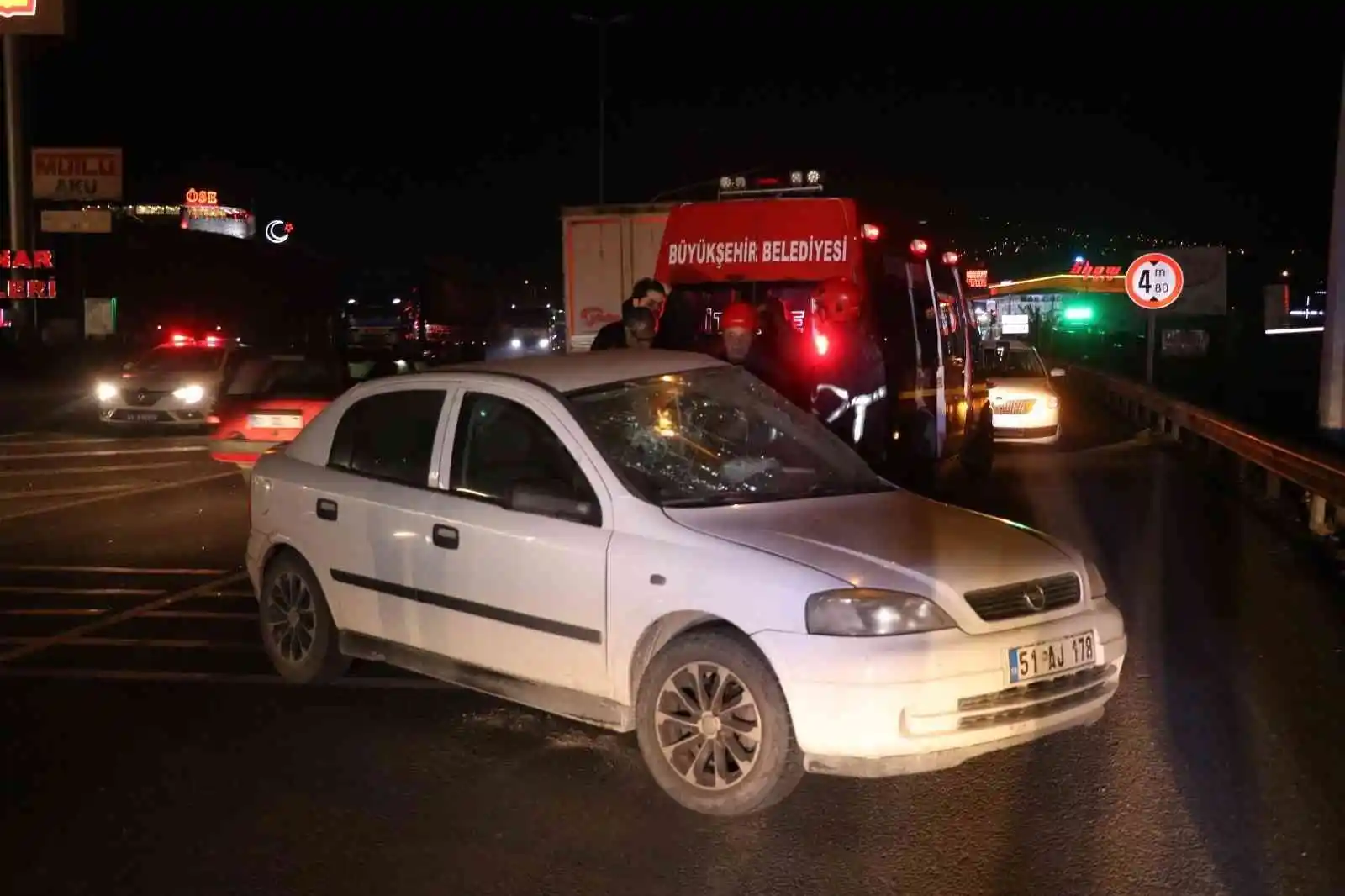 Adana'da tır ile otomobil çarpıştı, otomobil sürücüsü ağır yaralandı