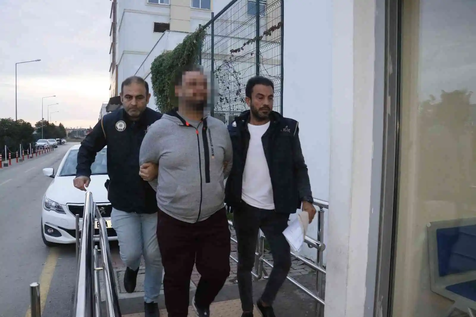Adana merkezli 7 ilde FETÖ operasyonu: 75 gözaltı kararı