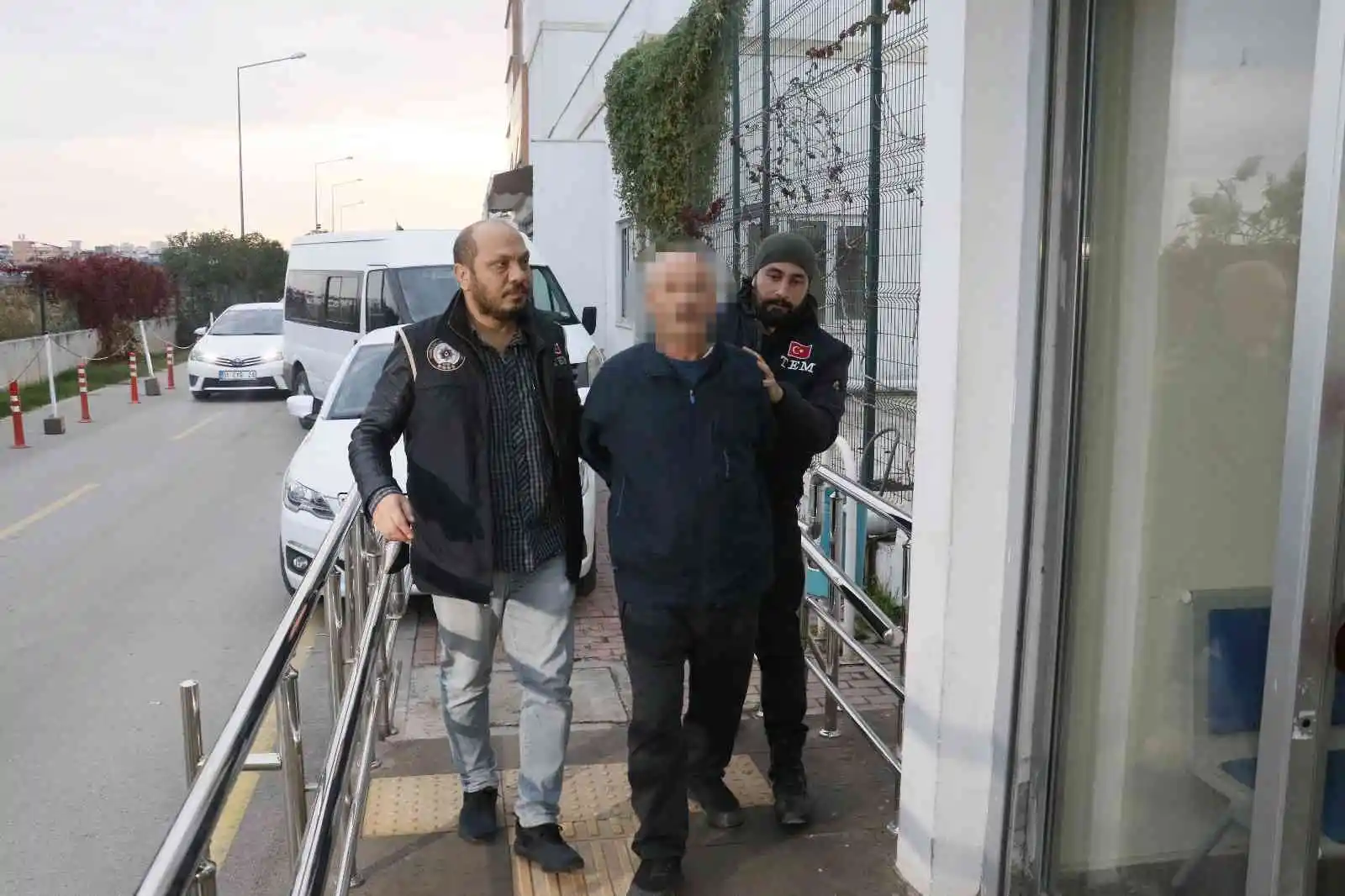 Adana merkezli 7 ilde FETÖ operasyonu: 75 gözaltı kararı