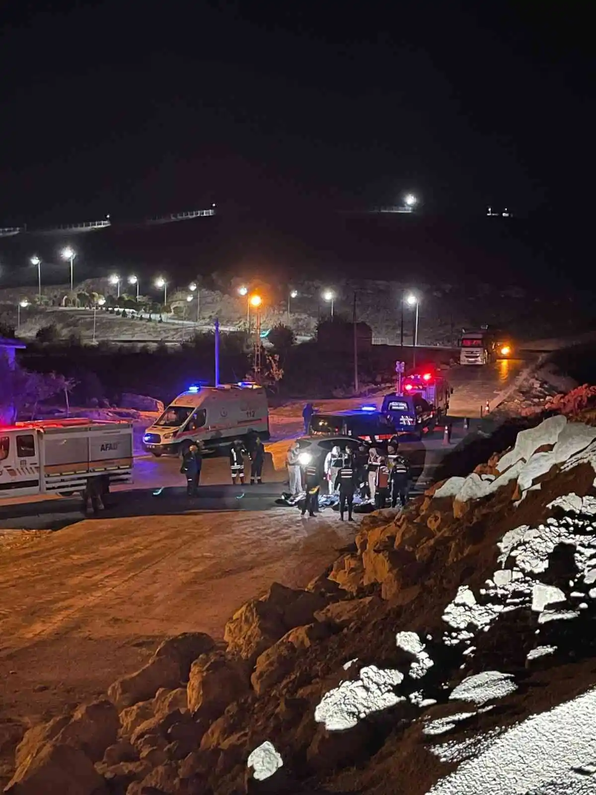Afyonkarahisar’da otomobil şarampole devrildi, çok sayıda ölü ve yaralı var