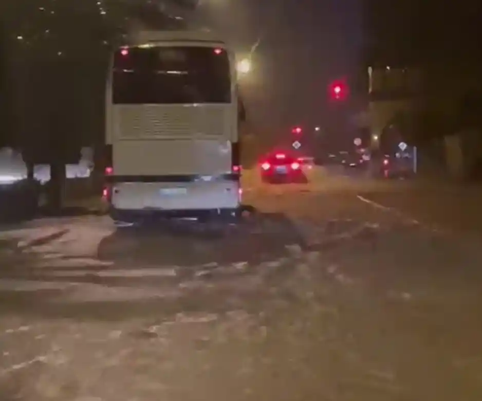 Alanya'da yağmur hayatı olumsuz etkiledi