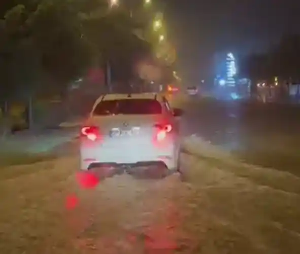 Alanya’da yağmur hayatı olumsuz etkiledi
