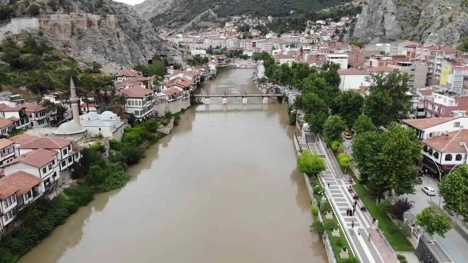 Amasya Belediyesi tarihi Hatuniye Mahallesi’nde sokak sağlıklaştırma projesi başlattı
