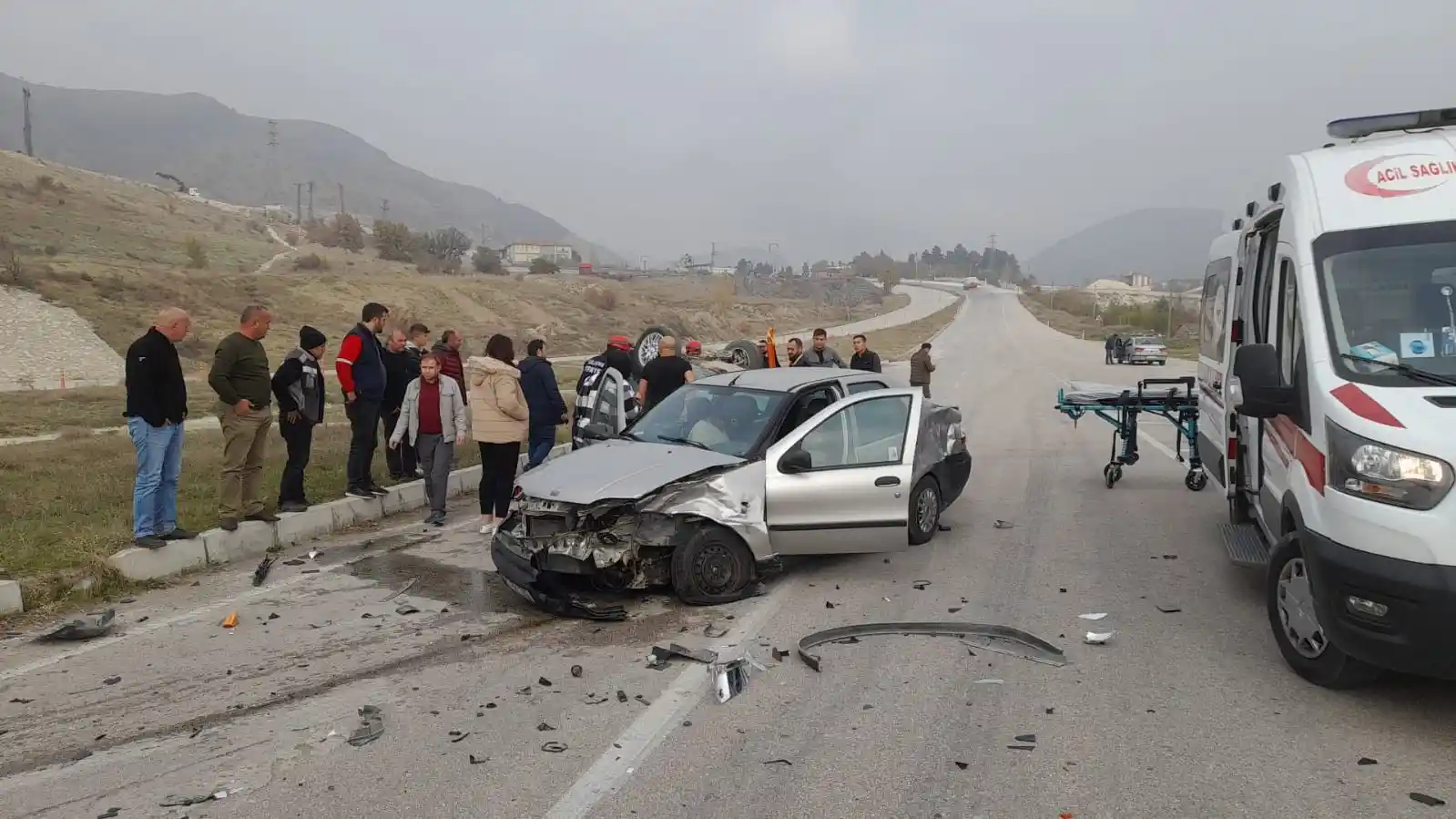 Amasya’da iki otomobil çarpıştı: 3 yaralı
