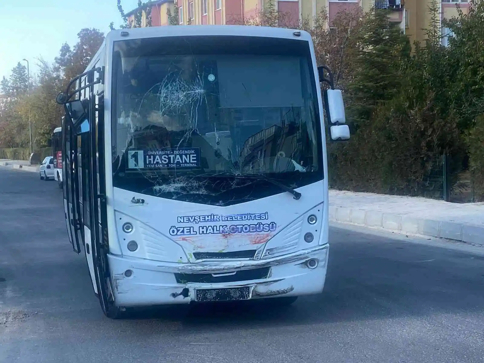 Ambulans ile halk otobüsü çarpıştı: 4 Yaralı