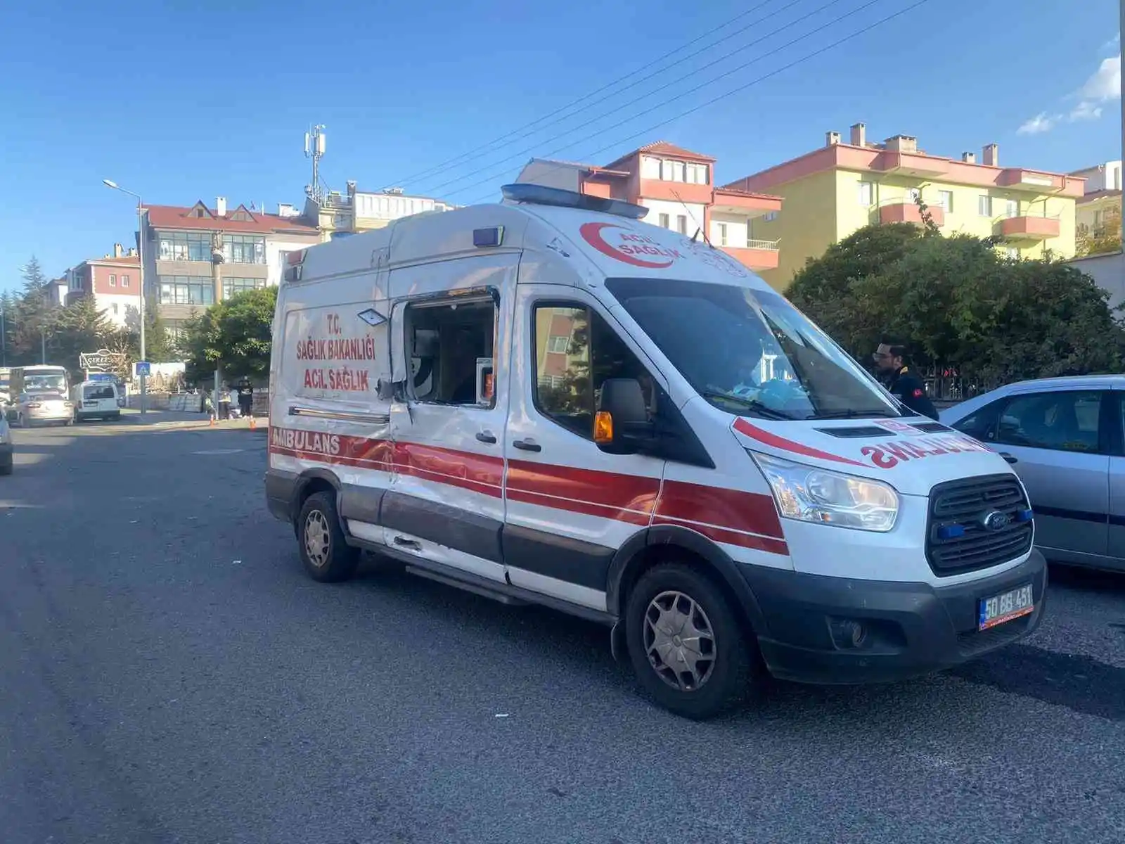 Ambulans ile halk otobüsü çarpıştı: 4 Yaralı