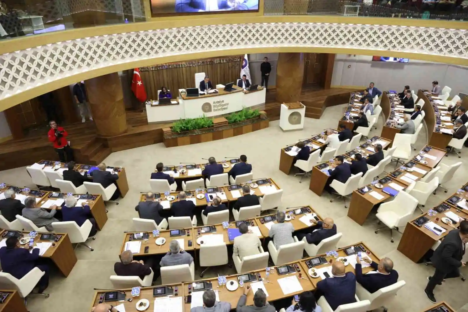 Antalya Büyükşehir Meclisi'nden teröre ortak tepki