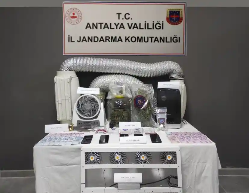 Antalya'da uyuşturucu operasyonu: 10 gözaltı