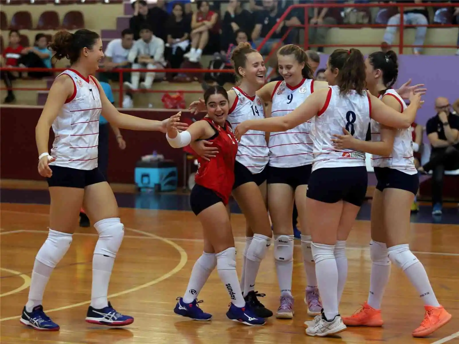 Antalyaspor Voleybol Takımı, yoluna yenilgisiz devam ediyor
