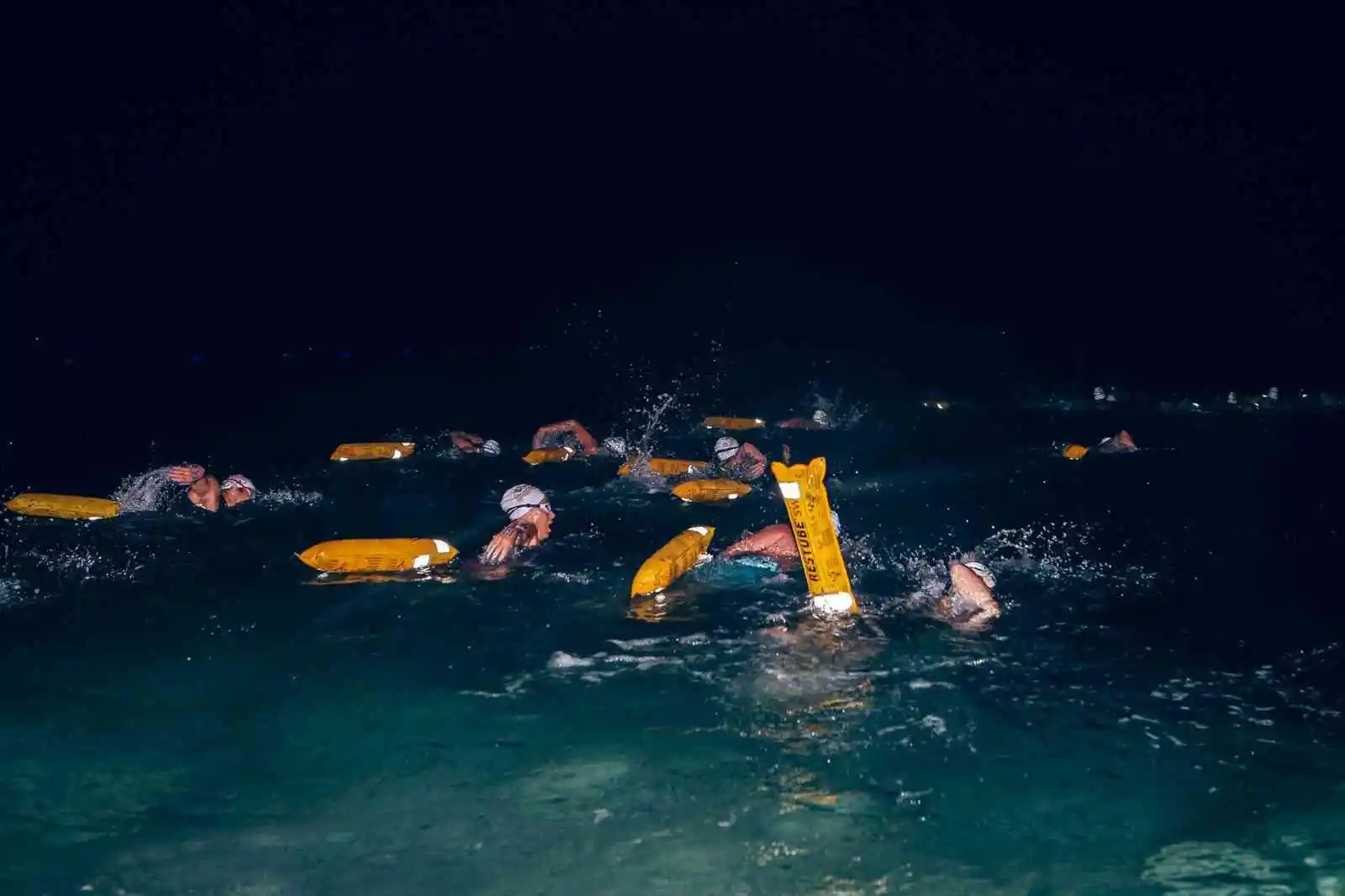 Aquamasters Yüzme şampiyonasının ilk günü tamamlandı