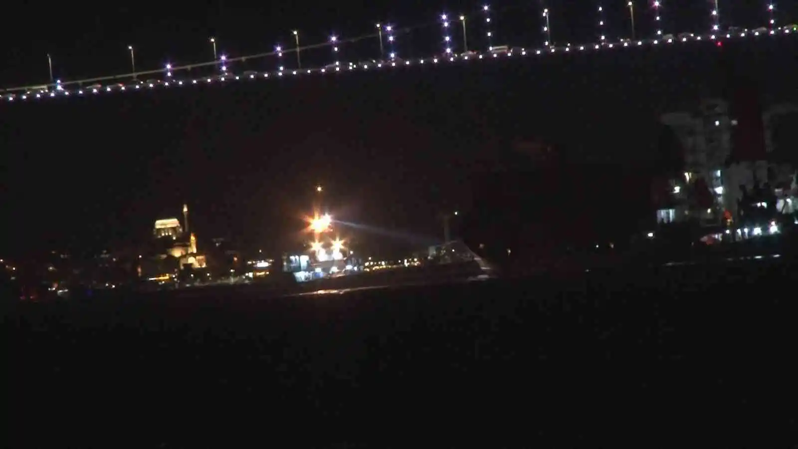 Arıza yapan gemi çekildi, İstanbul Boğazı gemi trafiğine açıldı