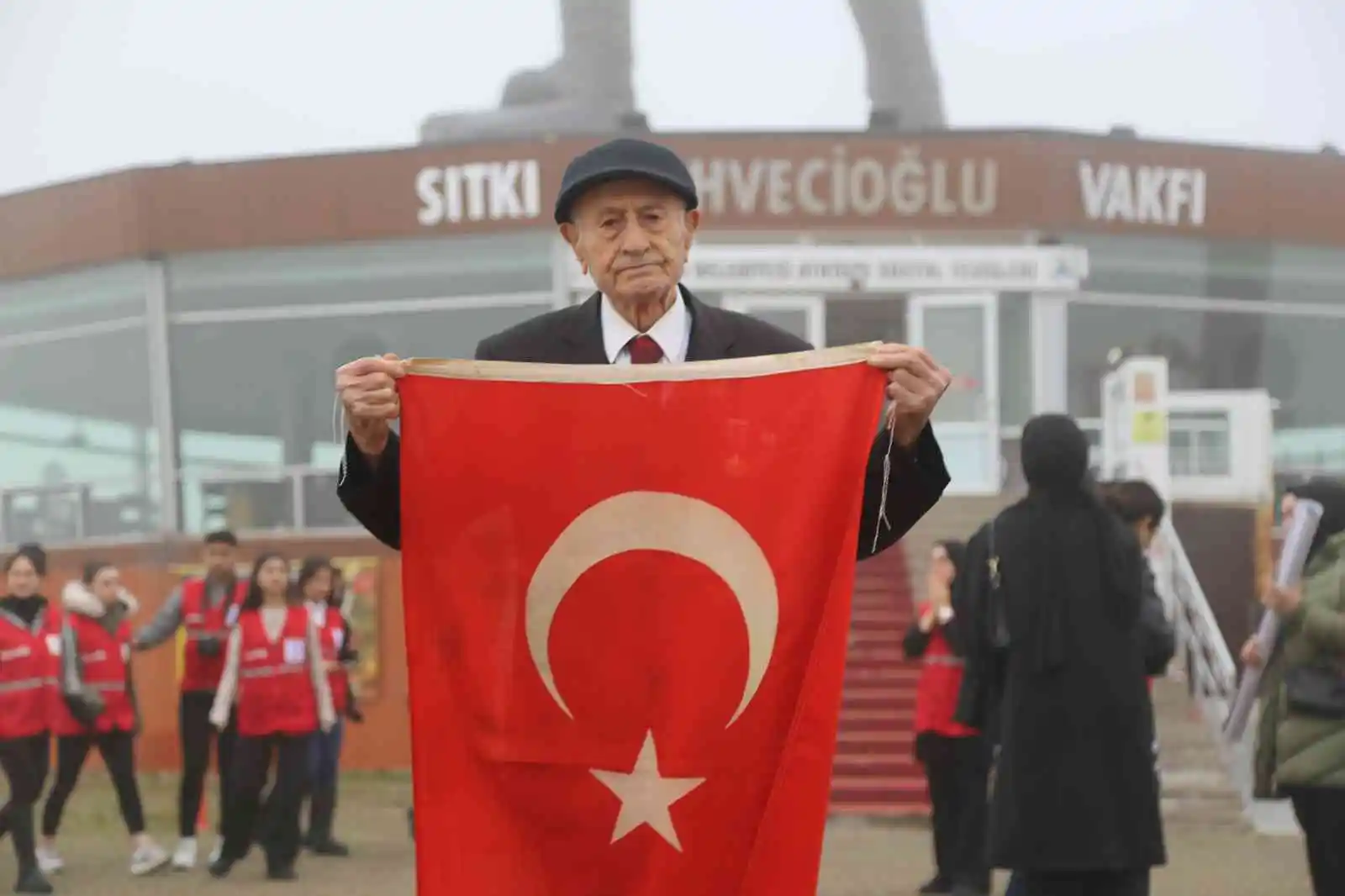 Artvin'de 96 yaşındaki Kore Gazisi her 10 Kasım'da Atatürk'ün huzurunda
