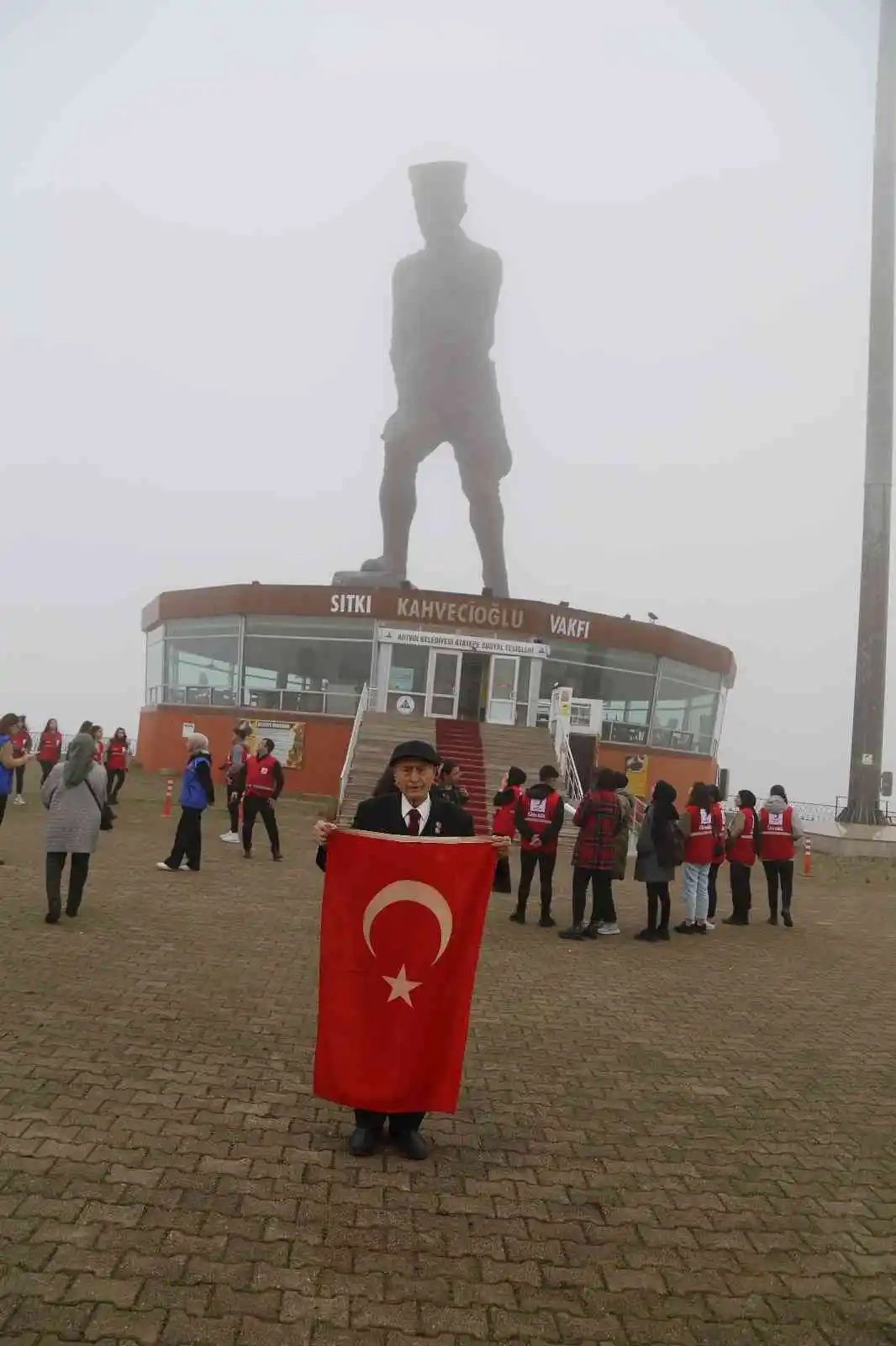 Artvin’de 96 yaşındaki Kore Gazisi her 10 Kasım’da Atatürk’ün huzurunda
