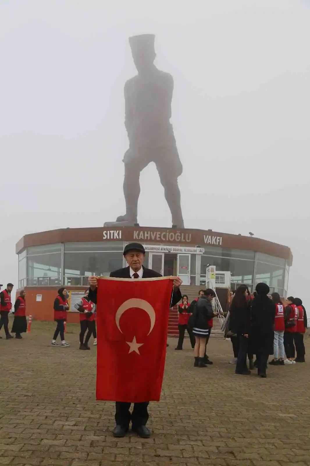 Artvin’de 96 yaşındaki Kore Gazisi her 10 Kasım’da Atatürk’ün huzurunda
