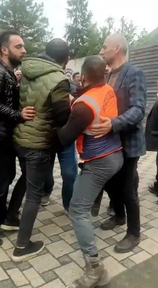 Artvin'de polisi vuran zanlıyı linçten yine polis ve jandarma ekipleri kurtardı