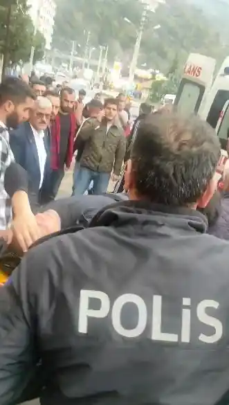 Artvin’de polisi vuran zanlıyı linçten yine polis ve jandarma ekipleri kurtardı