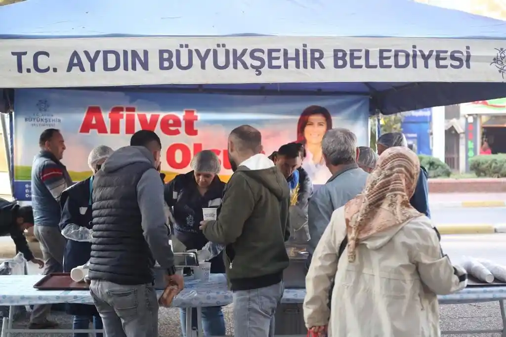 Aydın Büyükşehir Belediyesi sabahları sıcak çorba ikramına başladı