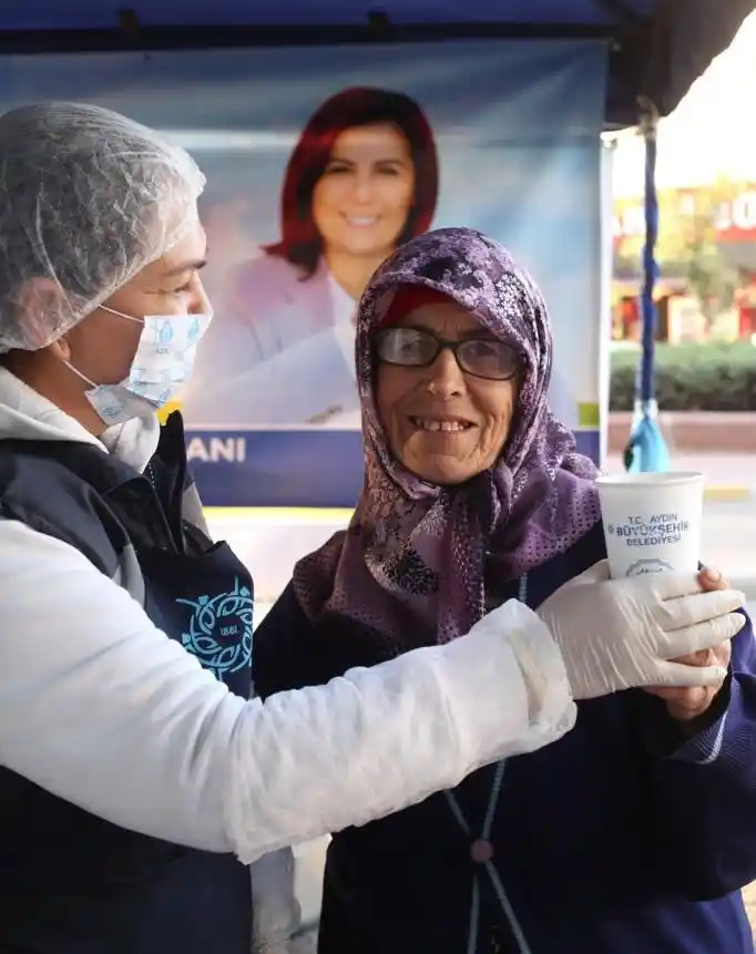 Aydın Büyükşehir Belediyesi sabahları sıcak çorba ikramına başladı