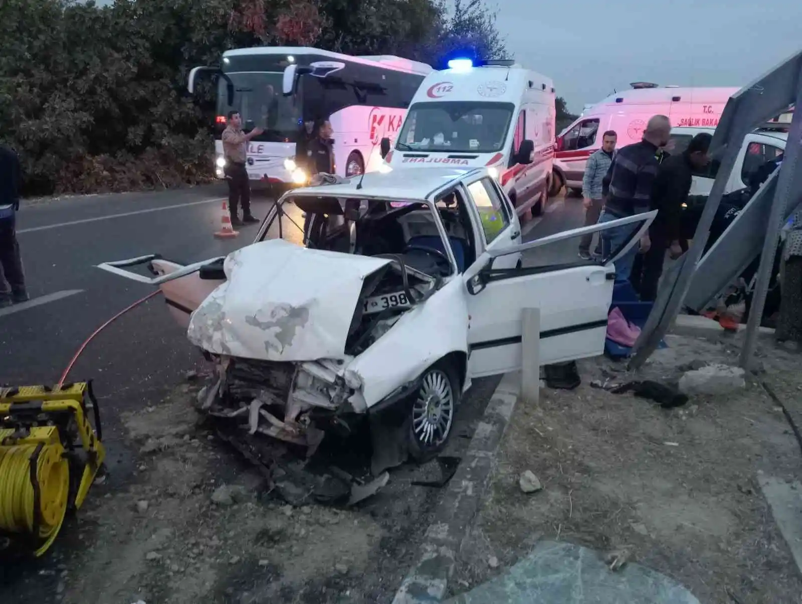 Aydın'da iki otomobil kafa kafaya çarpıştı: 5 yaralı
