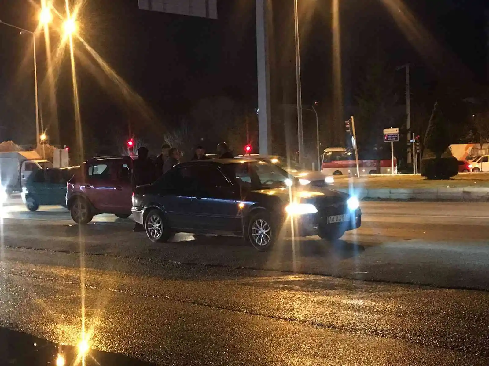 Aynı yerde peş peşe 3 kaza